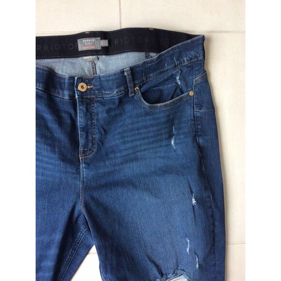 Torrid Skinny Jeans Bombshell Distressed Frayed Stretch - Picture 4 of 11
